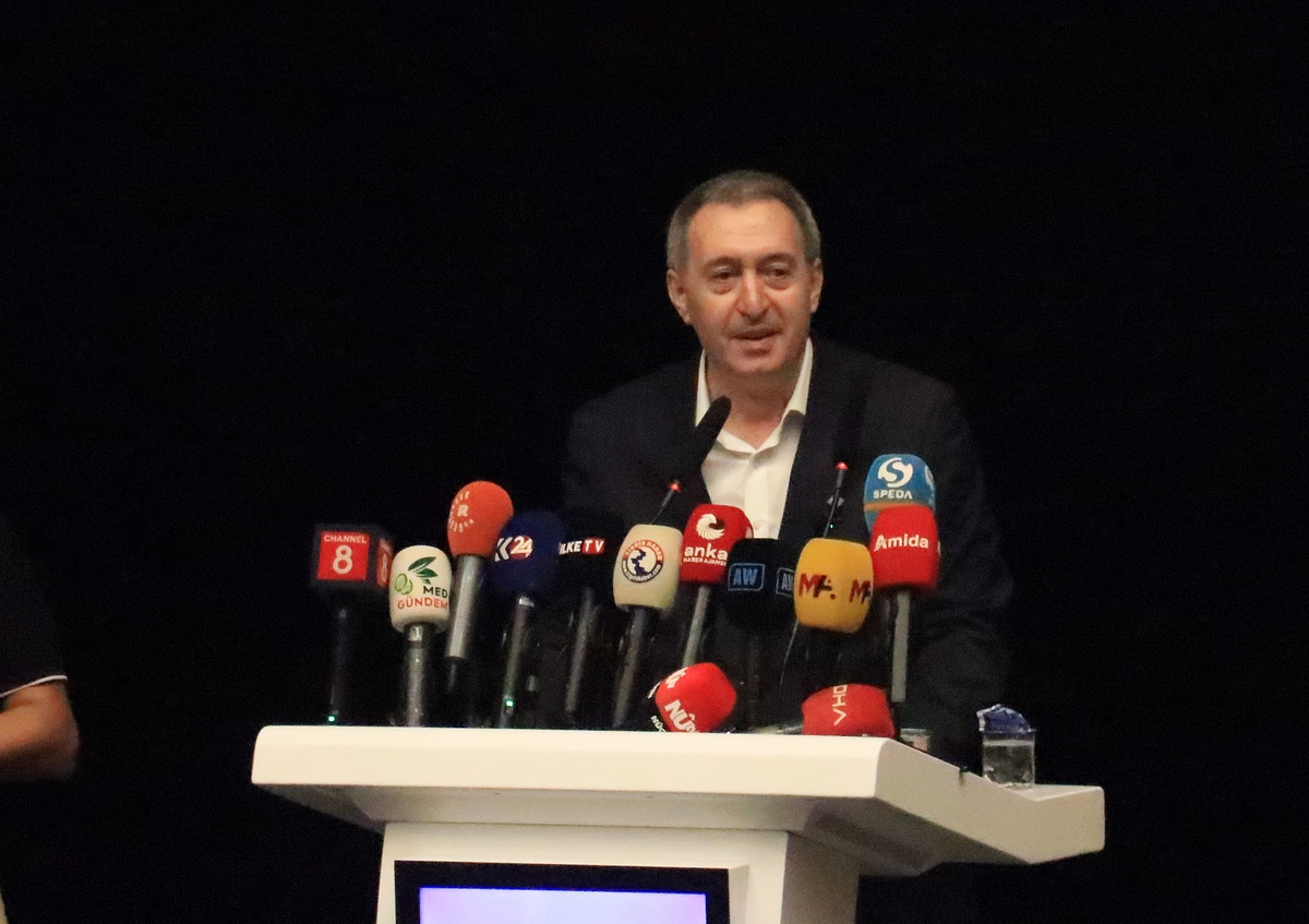 Bakırhan Diyarbakır kongresinde barış ve demokrasi için karşılıklı adım çağrısı yaptı