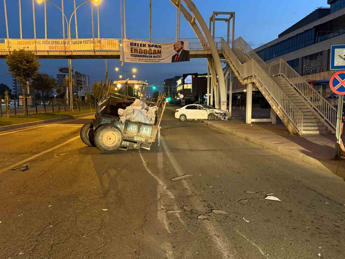Batman Gültepe'de otomobil ile römorklu traktör çarpıştı, 2 kişi hafif yaralandı