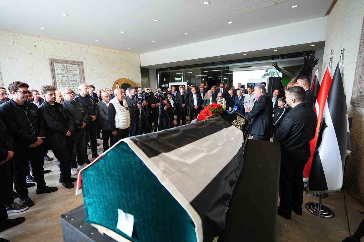 Beşiktaş eski yöneticisi Metin Keçeli, Tüpraş Stadyumu'nda dualarla anıldı