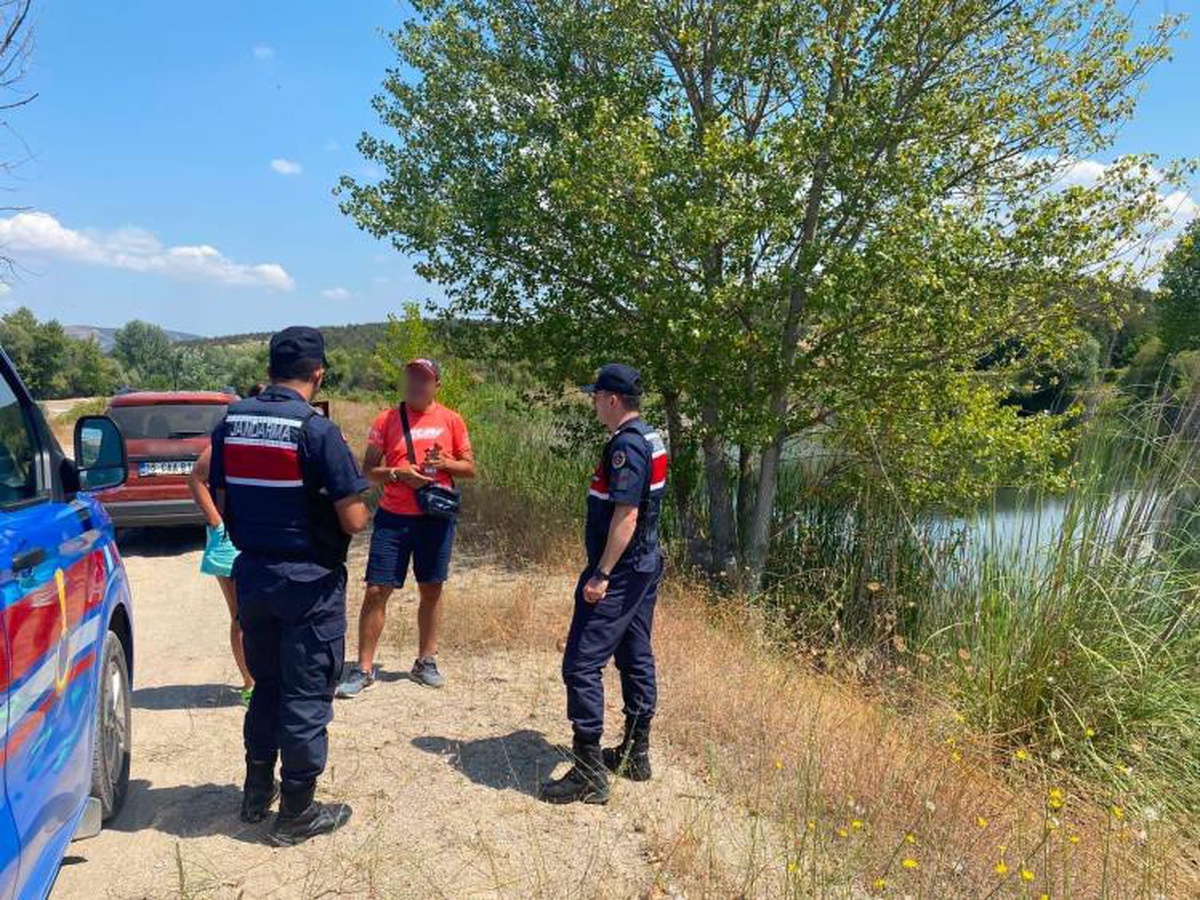 Bilecik İnhisar’da jandarma, Tarpak köyünde vatandaşları dolandırıcılığa karşı uyardı