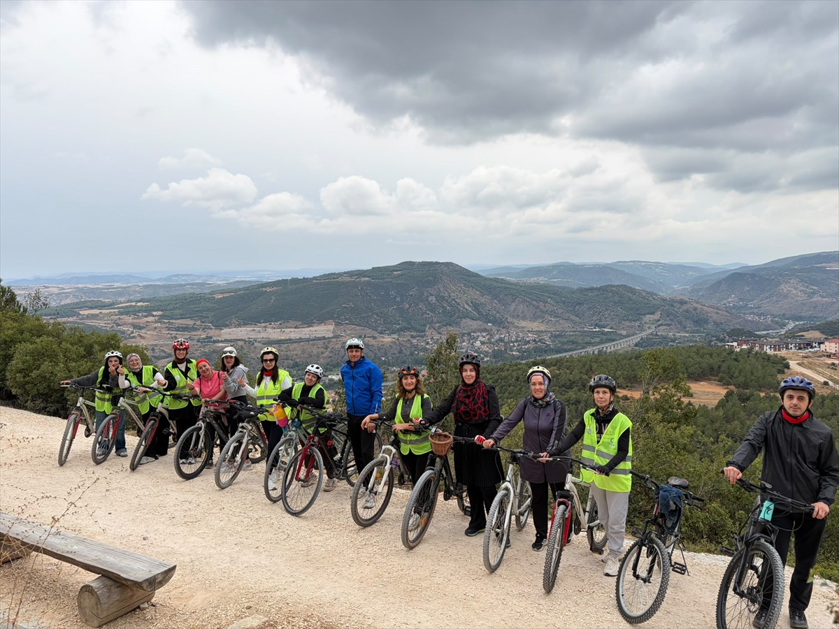 Bisiklet Federasyonu işbirliğiyle sağlıklı gelecek için 6 kilometre pedal çevrildi
