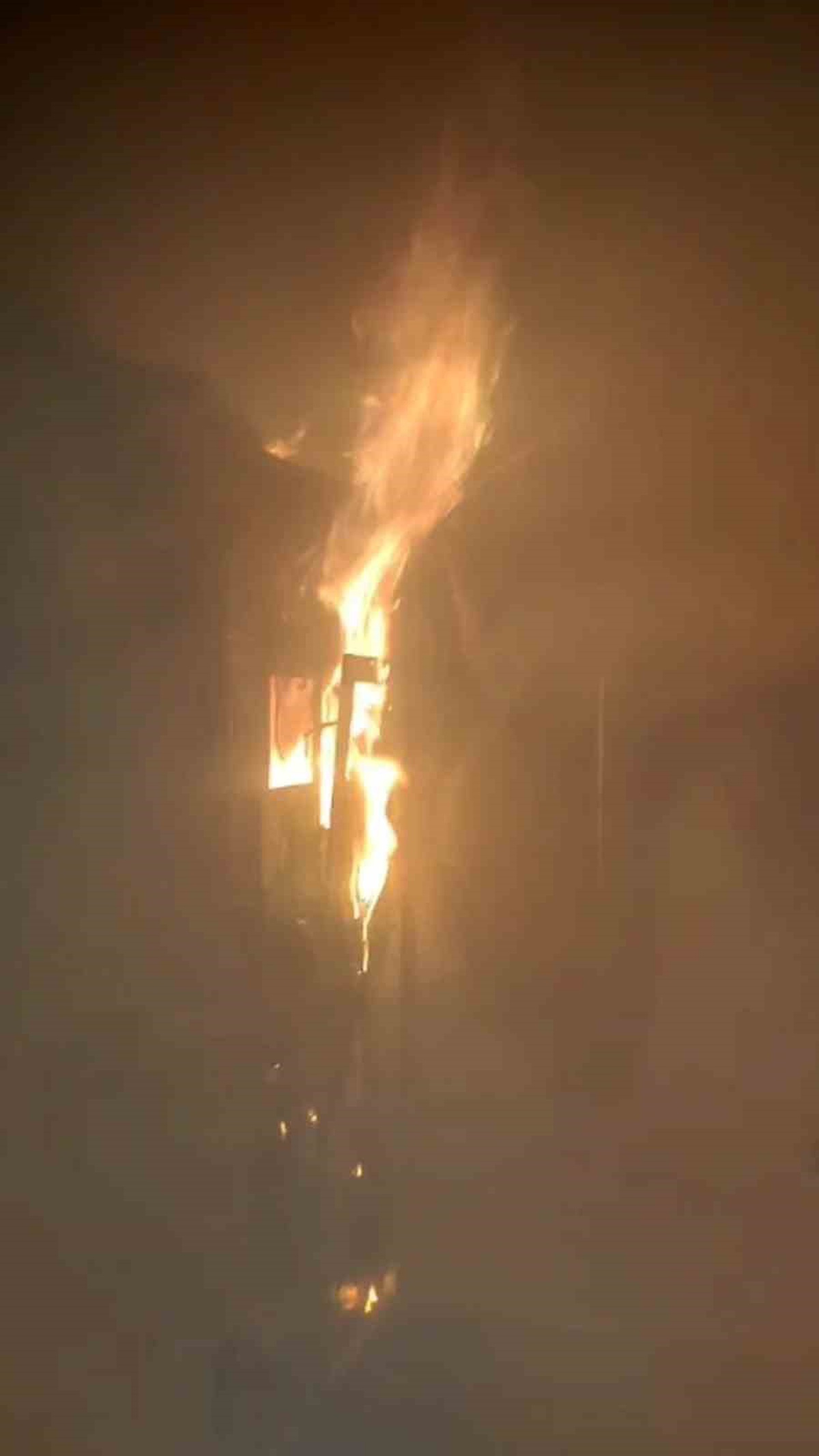Bolu'da apartmanın elektrik panosundaki yangını itfaiye söndürdü
