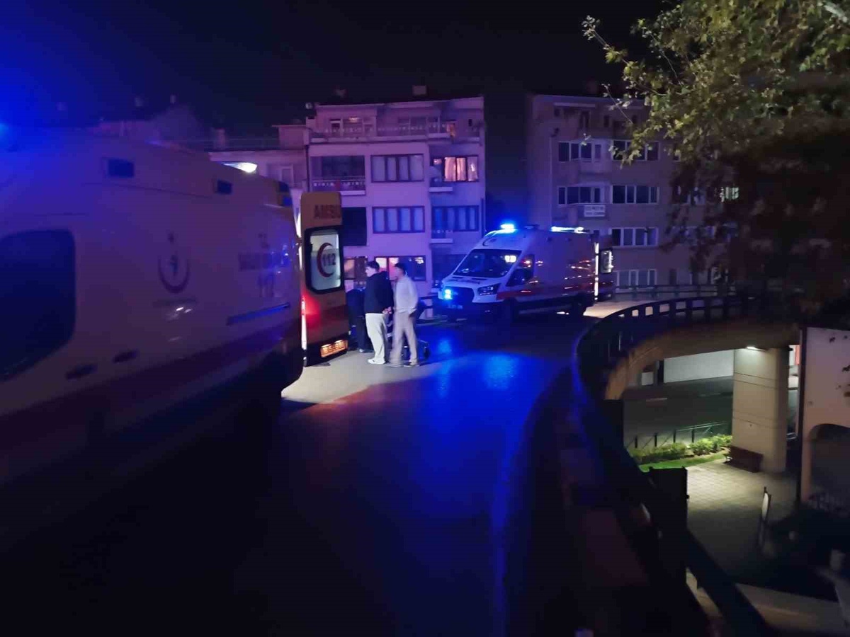 Bursa'da çalıntı motosiklet bariyerlere çarptı, 3 yaralı, sürücü kayıp aranıyor