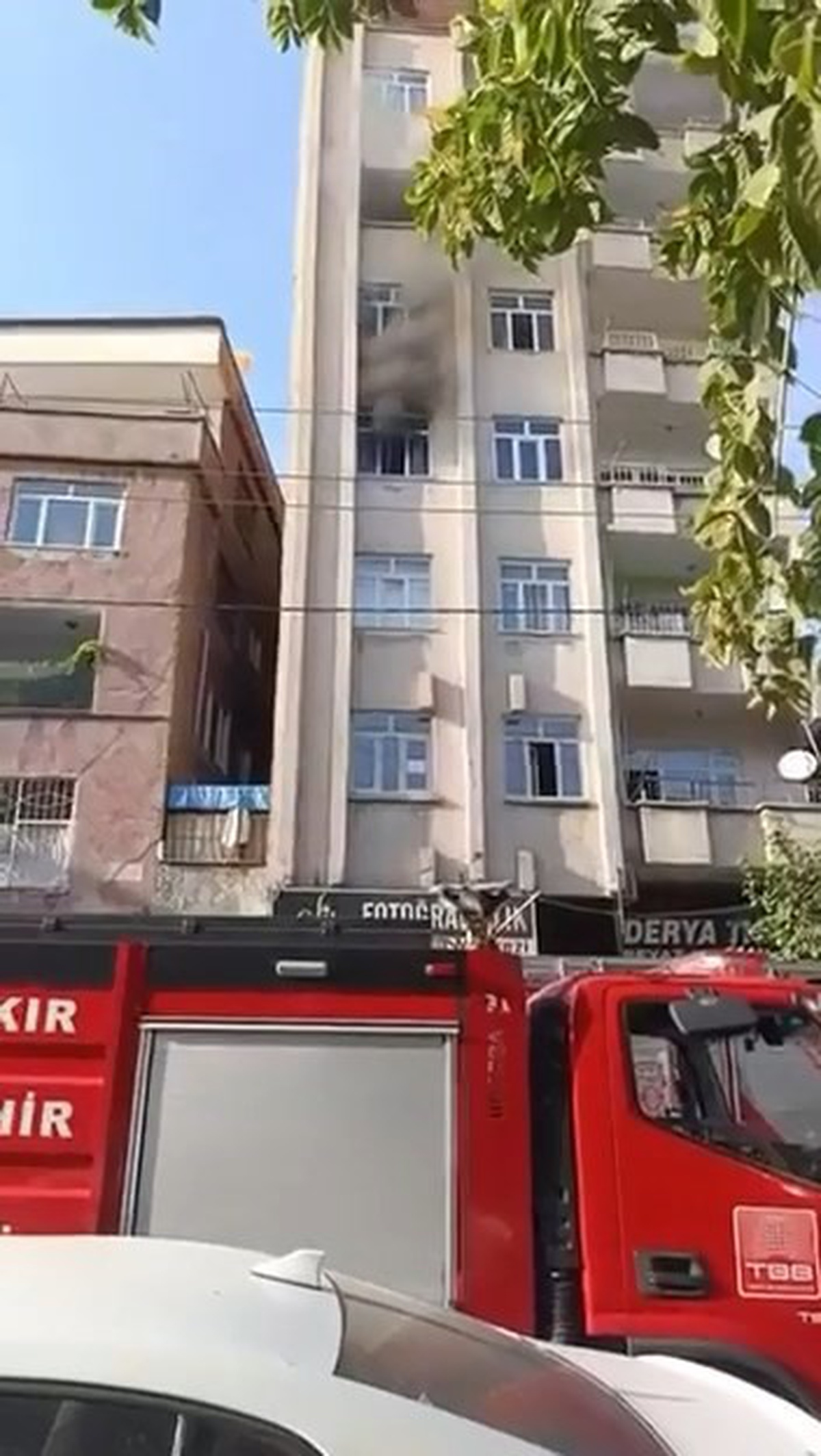 Diyarbakır Bağlar'da apartmanın 3. katındaki yangın söndürüldü, ölen yaralanan olmadı