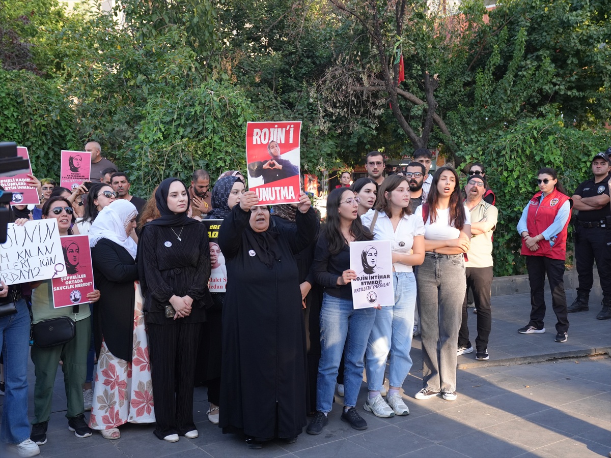 Diyarbakır'da Rojin Kabaiş ikinci yılında anıldı, dosyaların aydınlatılması istendi