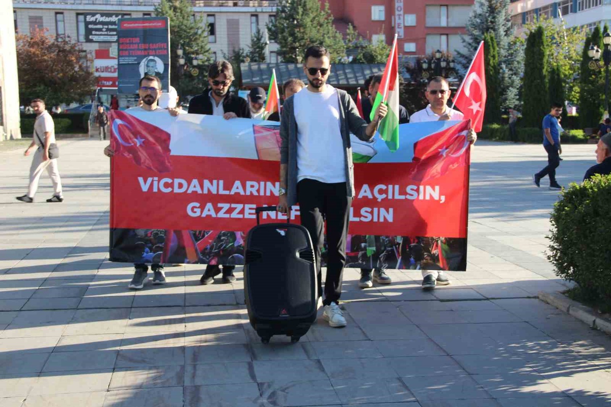 Erzurum'da sağlıkçılar ve vatandaşlar Gazze için 150 haftadır sessiz yürüyor