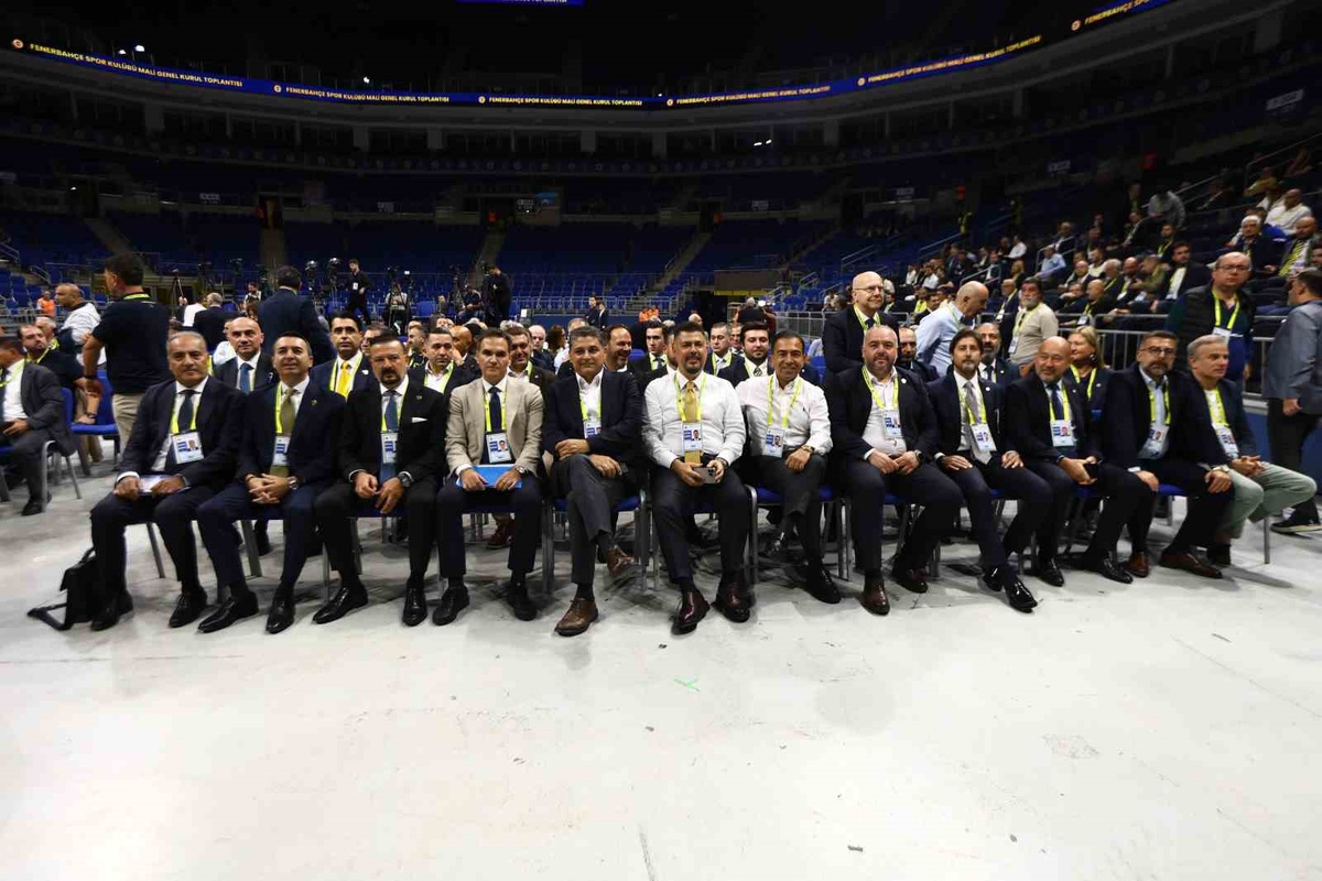 Fenerbahçe mali genel kurulu Ülker Spor ve Etkinlik Salonu'nda başladı