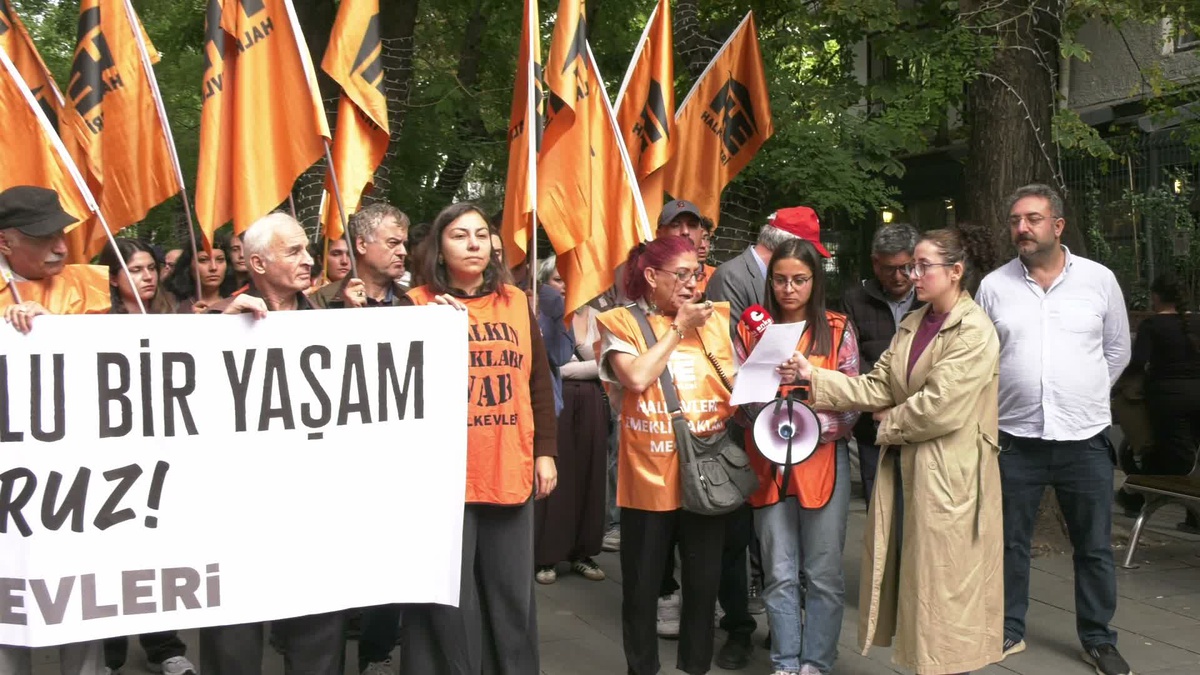 Halkevleri, emekli polisin intiharı sonrası Ankara'da düşük aylıkları protesto etti