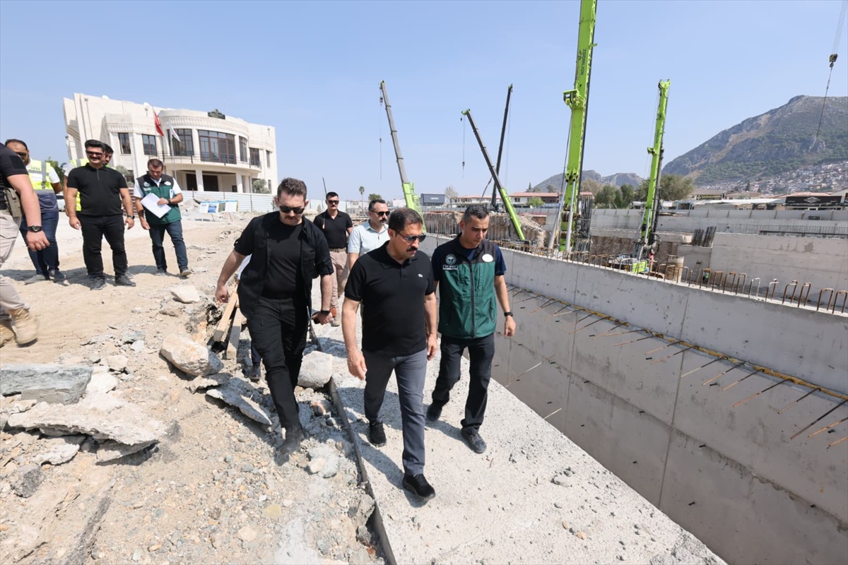 Hatay Antakya'da temmuzda yıkılan 54 yıllık Ata Köprüsü yeniden inşa ediliyor
