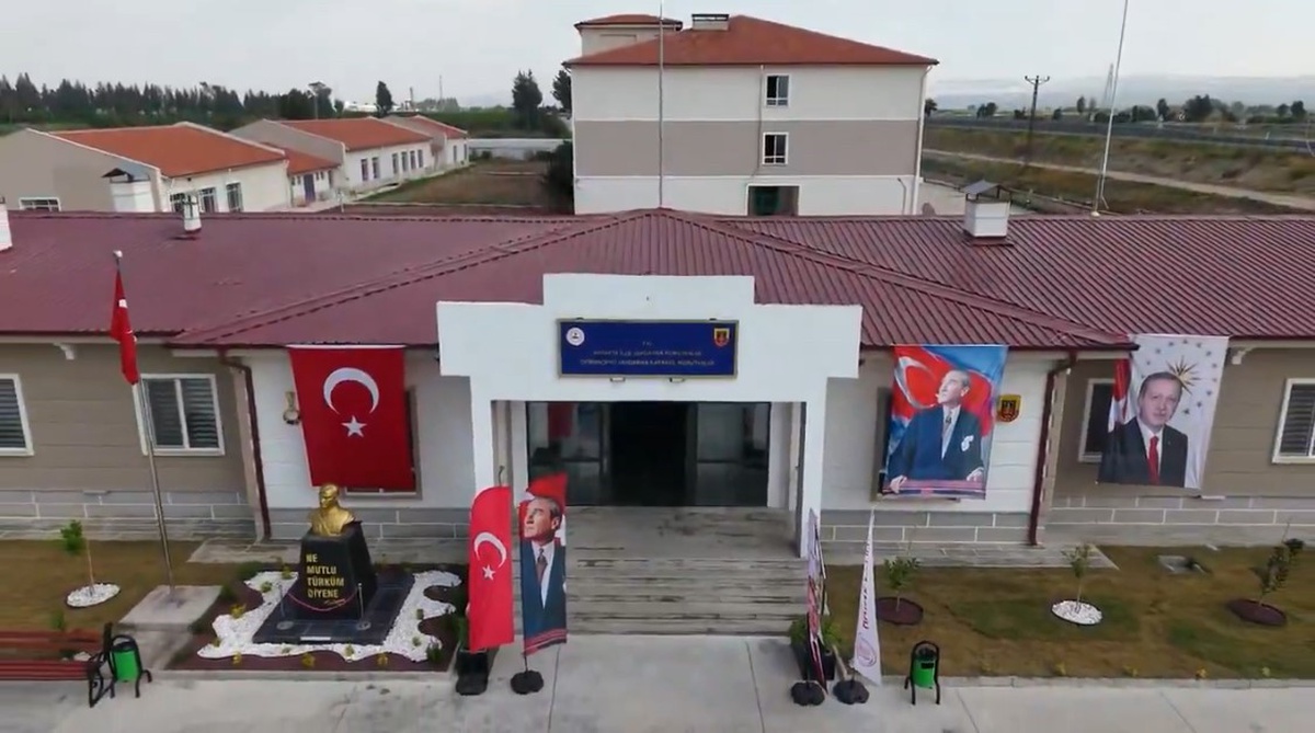 Hatay Valisi Masatlı, yeni Antakya Demirköprü Jandarma Karakol Binası'nı inceledi