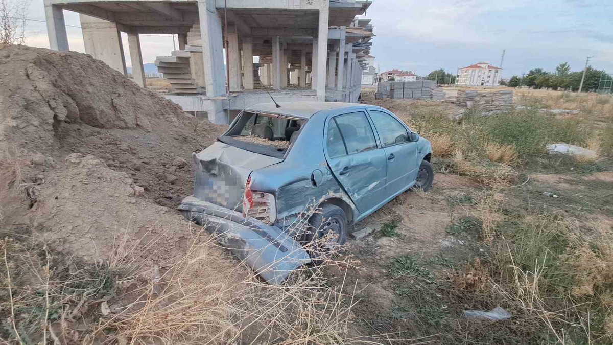 Karaman'da pikap ile otomobil kavşakta çarpıştı, 2 kişi yaralandı