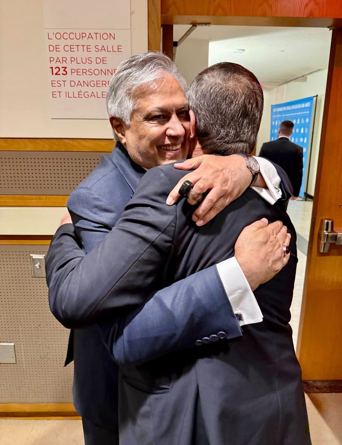 KKTC Dışişleri Bakanı Ertuğruloğlu, New York'ta Pakistanlı mevkidaşı Dar ile görüştü