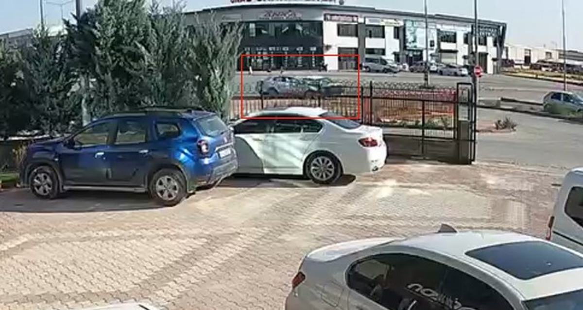 Konya Karatay'da iki otomobil çarpıştı, kazada 1 kişi yaralandı