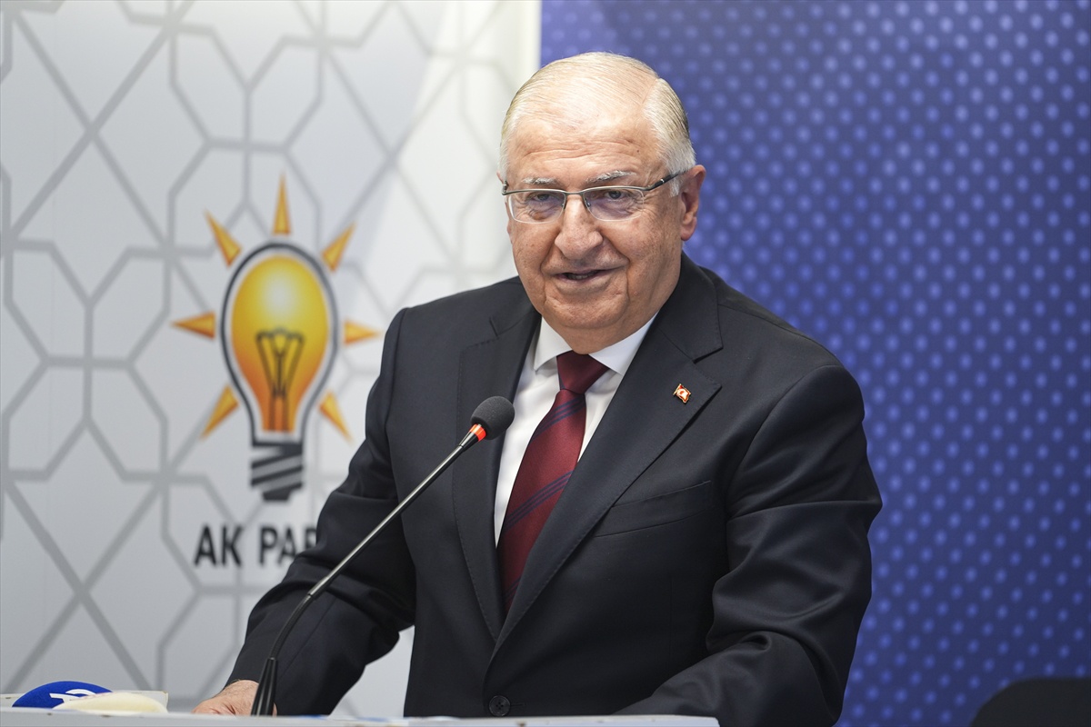 Milli Savunma Bakanı Güler, 'Türkiye Yüzyılı Buluşmaları' kapsamında Maltepe'de ziyaretlerde bulundu: