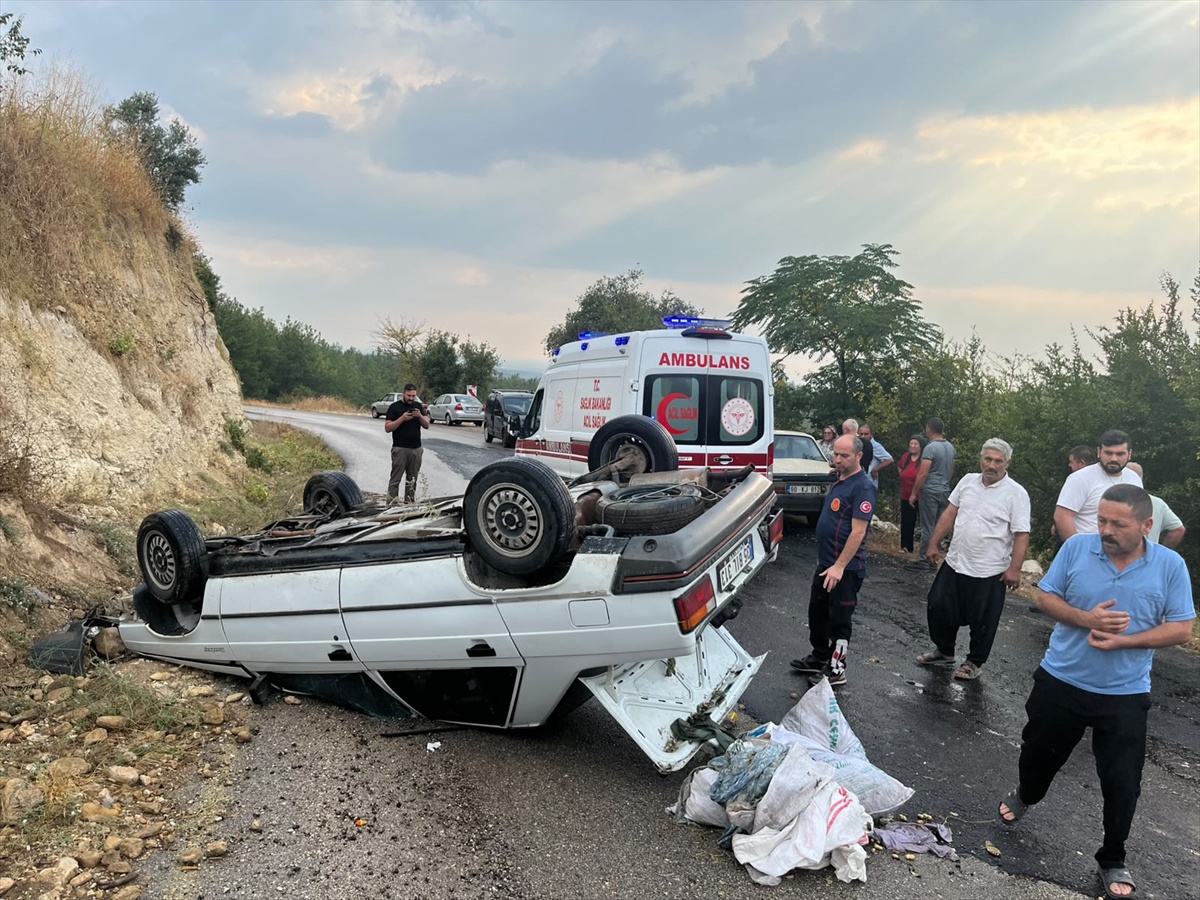 Osmaniye Kadirli'de otomobil devrildi, sürücü ile annesi 2 kişi yaralandı