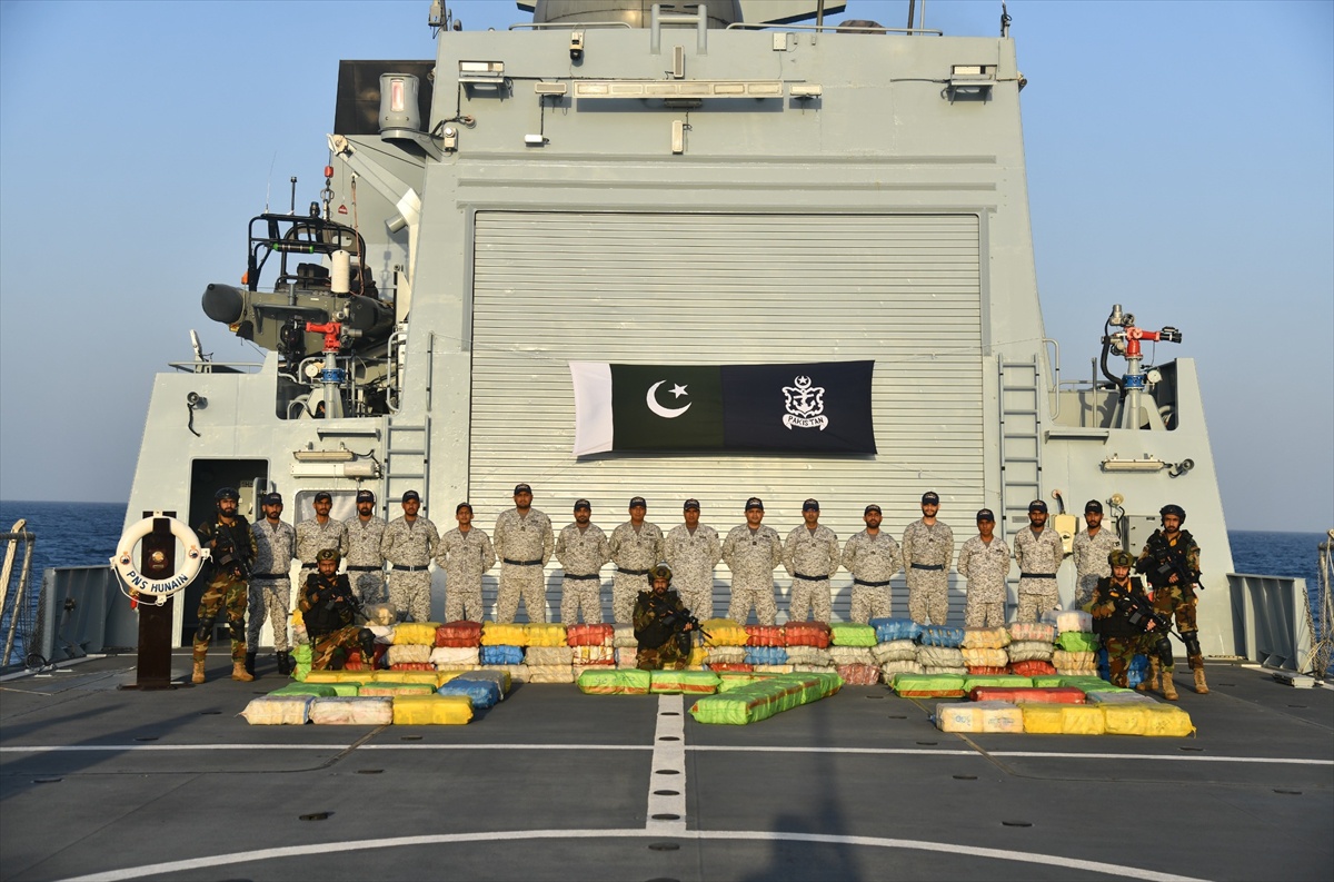 Pakistan gemileri Umman Denizi'nde 750 milyon dolarlık uyuşturucu ele geçirdi