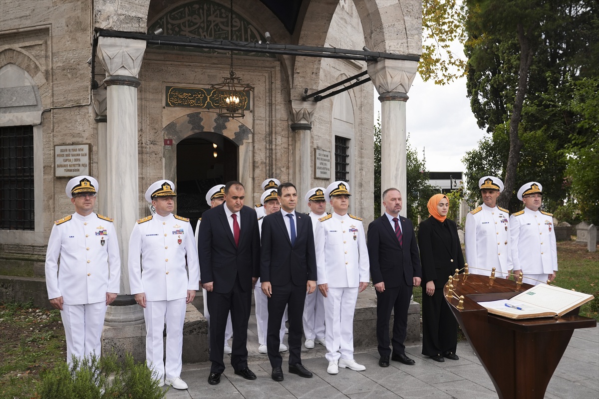 Preveze Deniz Zaferi'nin 488. yılında 13 gemi ve 2 denizaltı Boğaz'dan geçti