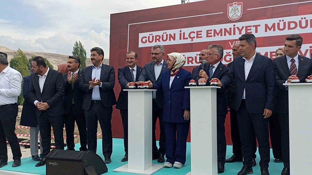 Sivas Gürün'de depremde hasar gören emniyet ve öğretmenevi binalarının temeli atıldı
