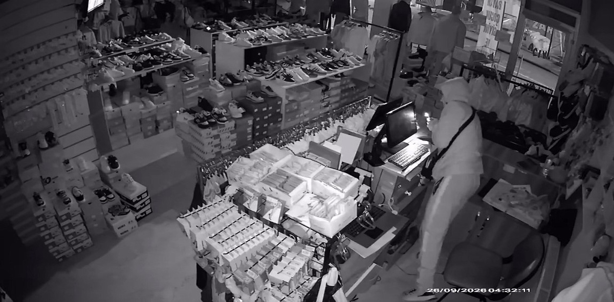Sivas Zara'da 3 saatte 5 iş yerine giren hırsızlar yaklaşık 65 bin lira çaldı