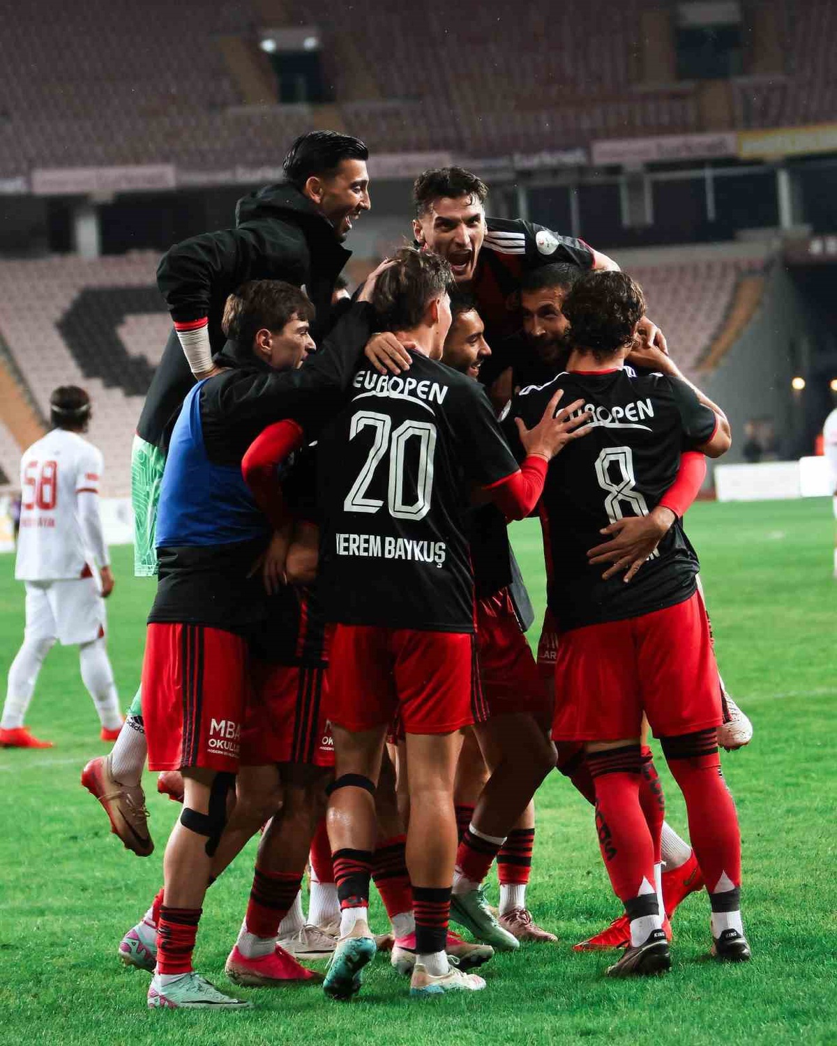 TFF 3. Lig 2. Grup 4. haftasında Eskişehirspor, Balıkesirspor'u 7-1 mağlup etti.