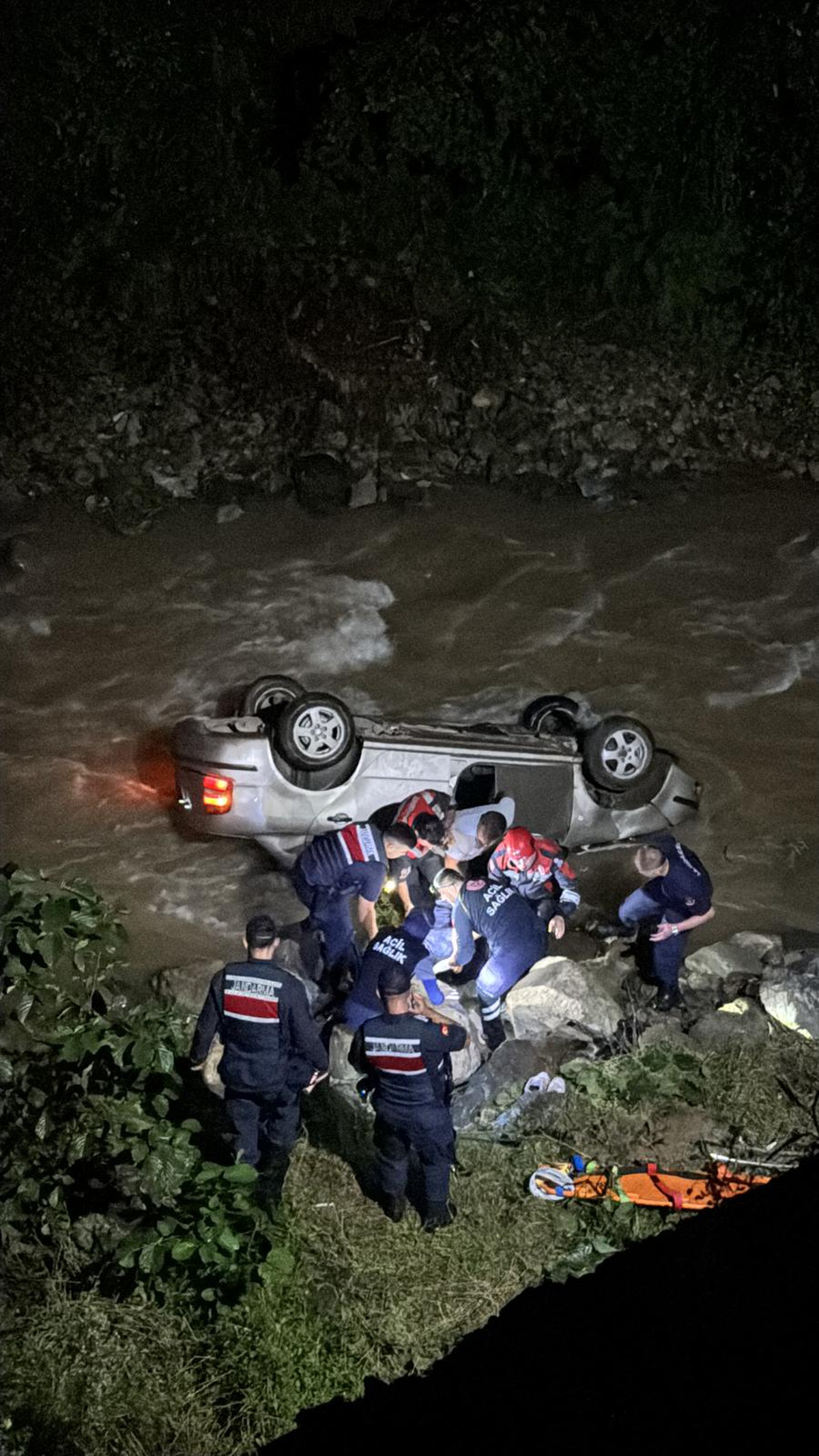 Trabzon Yomra'da otomobil dereye yuvarlandı, sürücü Mehmet Ali Ak öldü
