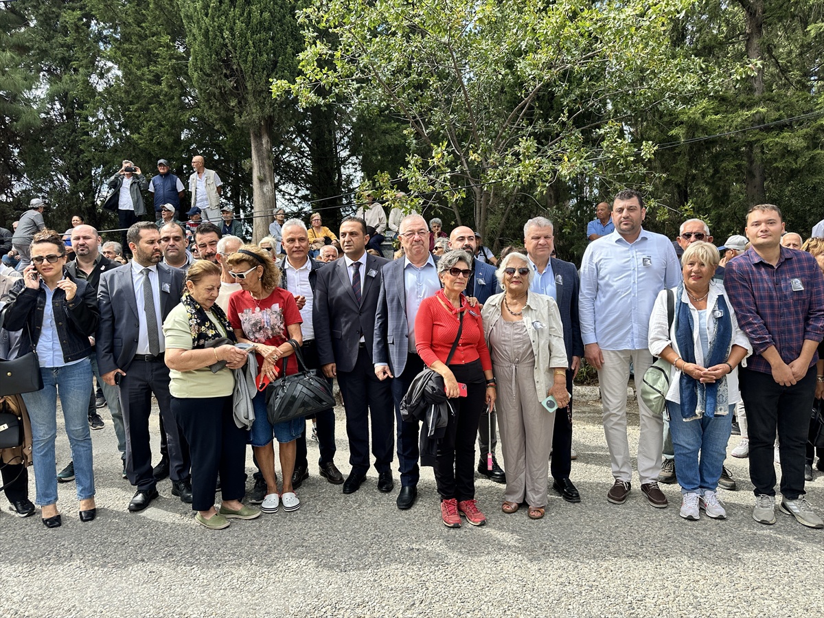 Tuncel Kurtiz, Edremit Çamlıbel'deki kabri başında vefatının 13. yılında anıldı
