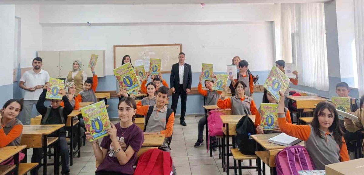 Van Gürpınar'da öğrenciler VR gözlükleriyle bilim ve teknoloji deneyimledi