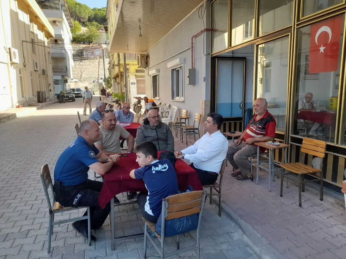Yenipazar Kaymakamı Karataş, esnafa hayırlı kazanç dileyip vatandaşlarla sohbet etti