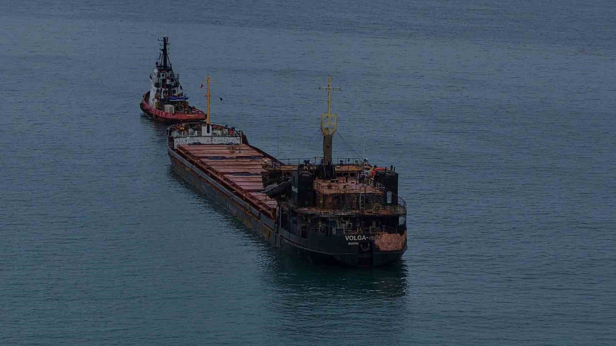 4 dron saldırısına uğrayan VOLGA-4007 Trabzon açıklarında demirledi