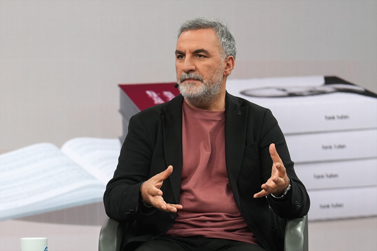 AA Akademi Kitap Kulübü'nde Tarık Tufan, Gece Açan Çiçekler'i anlattı