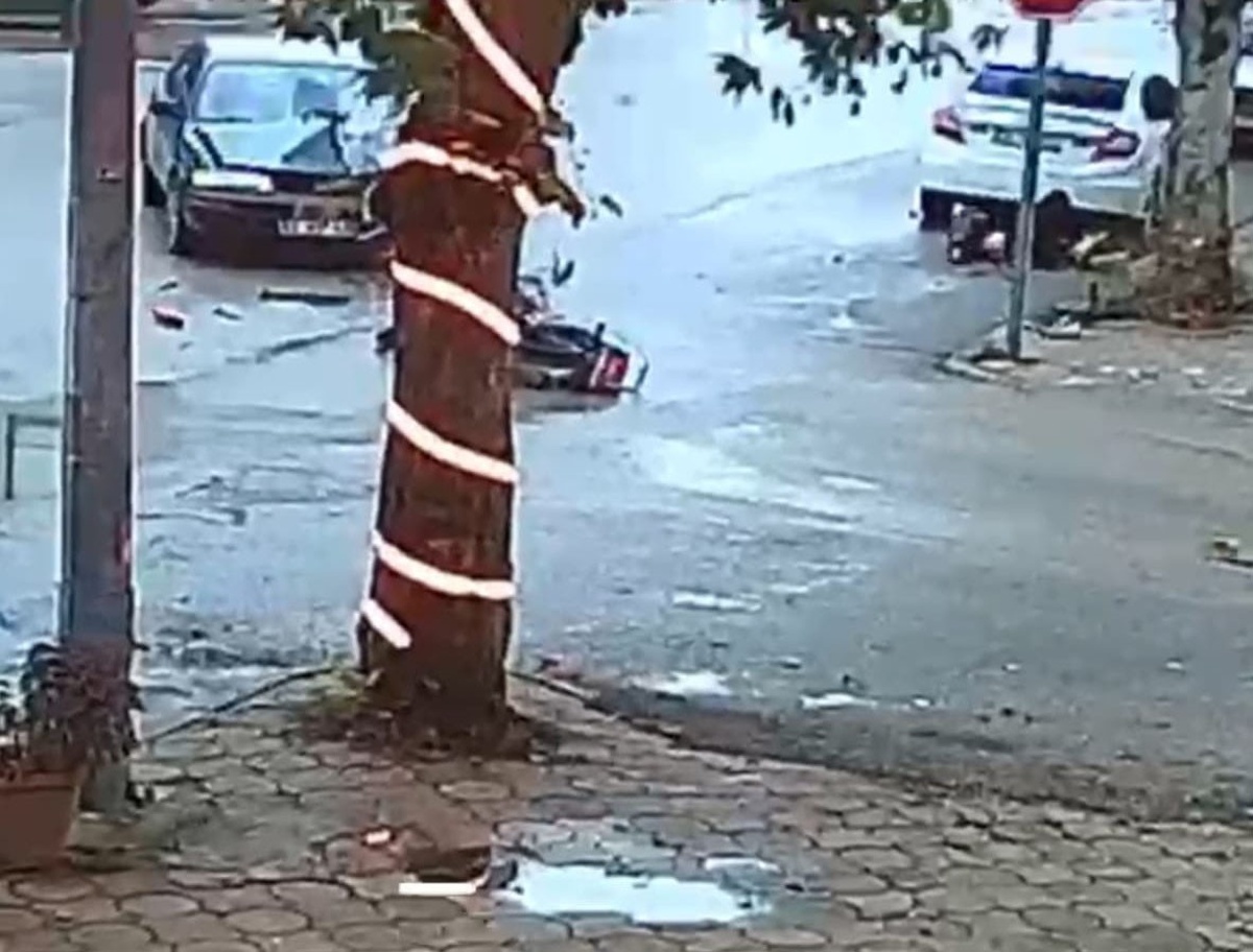 Adana Kozan'da otomobil motosikletle çarpıştı, 17 yaşındaki sürücü ağır yaralandı