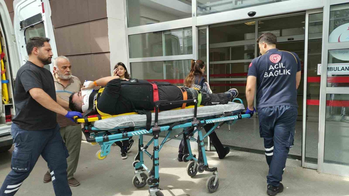 Adıyaman-Çelikhan karayolunda motosiklet devrildi, 1 kişi yaralandı