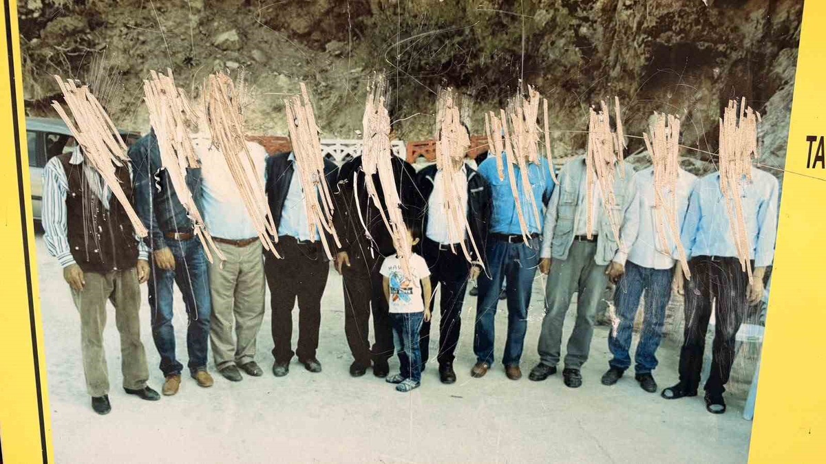 Afyonkarahisar Bolvadin'deki mesire alanında hatıra fotoğrafındaki yüzler kazındı
