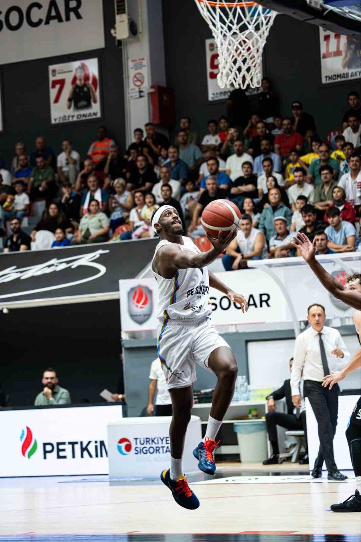 Aliağa Petkimspor 85-81 kazandı, Karşıyaka Basketbol 73-72 yenildi