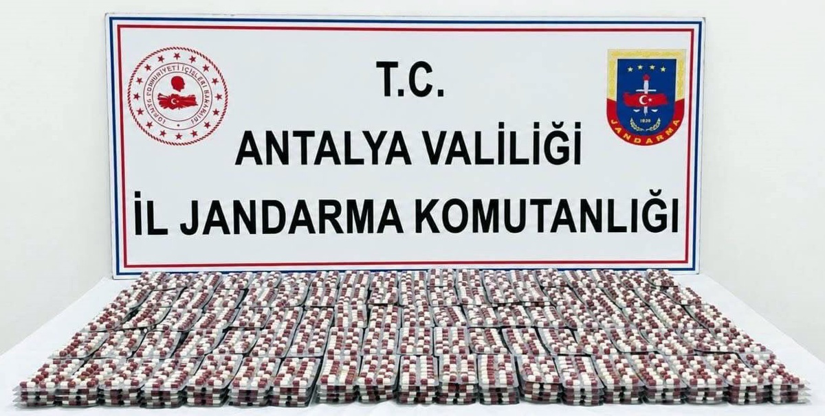 Antalya Manavgat'ta valizde 6 bin 540 sentetik hap ele geçirildi, şüpheli tutuklandı
