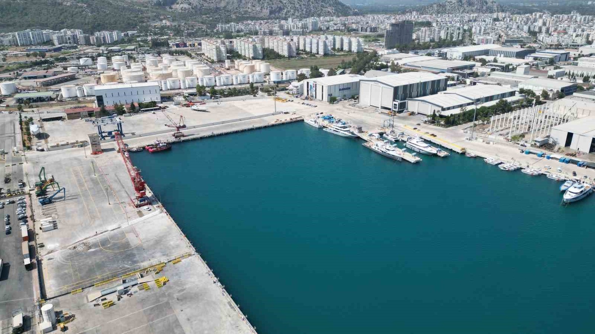 Antalya Serbest Bölgesi'nde ihracatın ithalatı karşılama oranı yüzde 199'a ulaştı