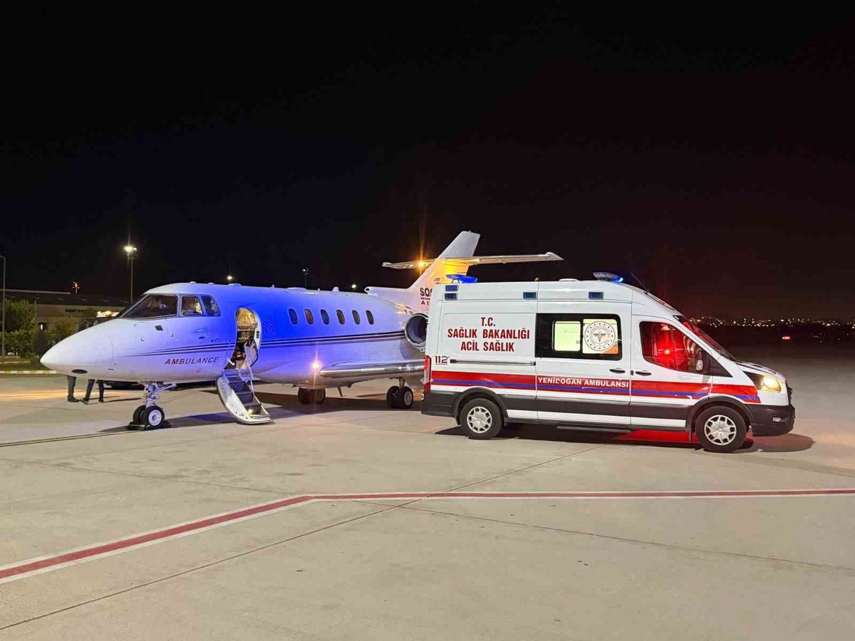 Aort damarı dokusu aşırı büyüyen 50 günlük bebek, ambulans uçakla Konya'ya sevk edildi