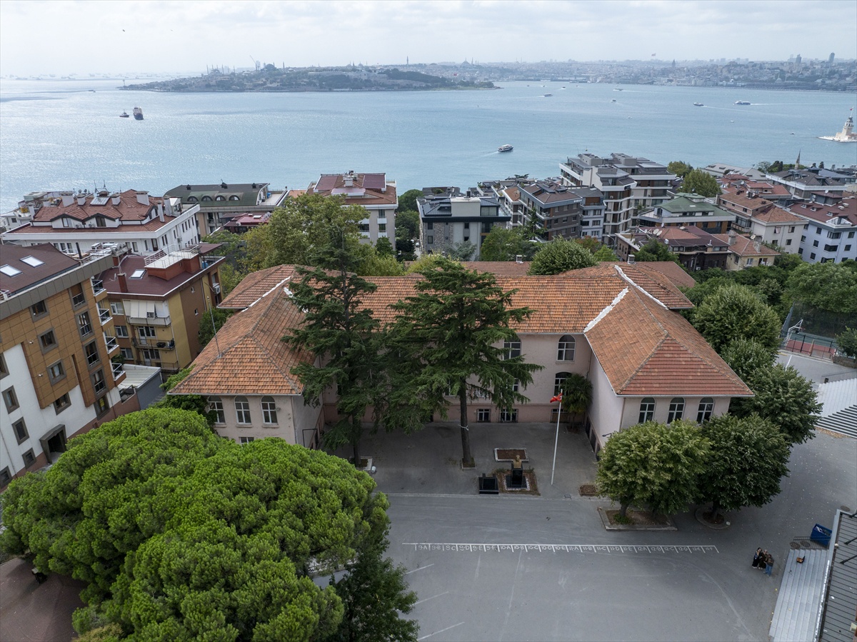 ASIRLIK MEKTEPLER - Üsküdar'ın 179 yıllık eğitim çınarı: Burhan Felek Anadolu Lisesi