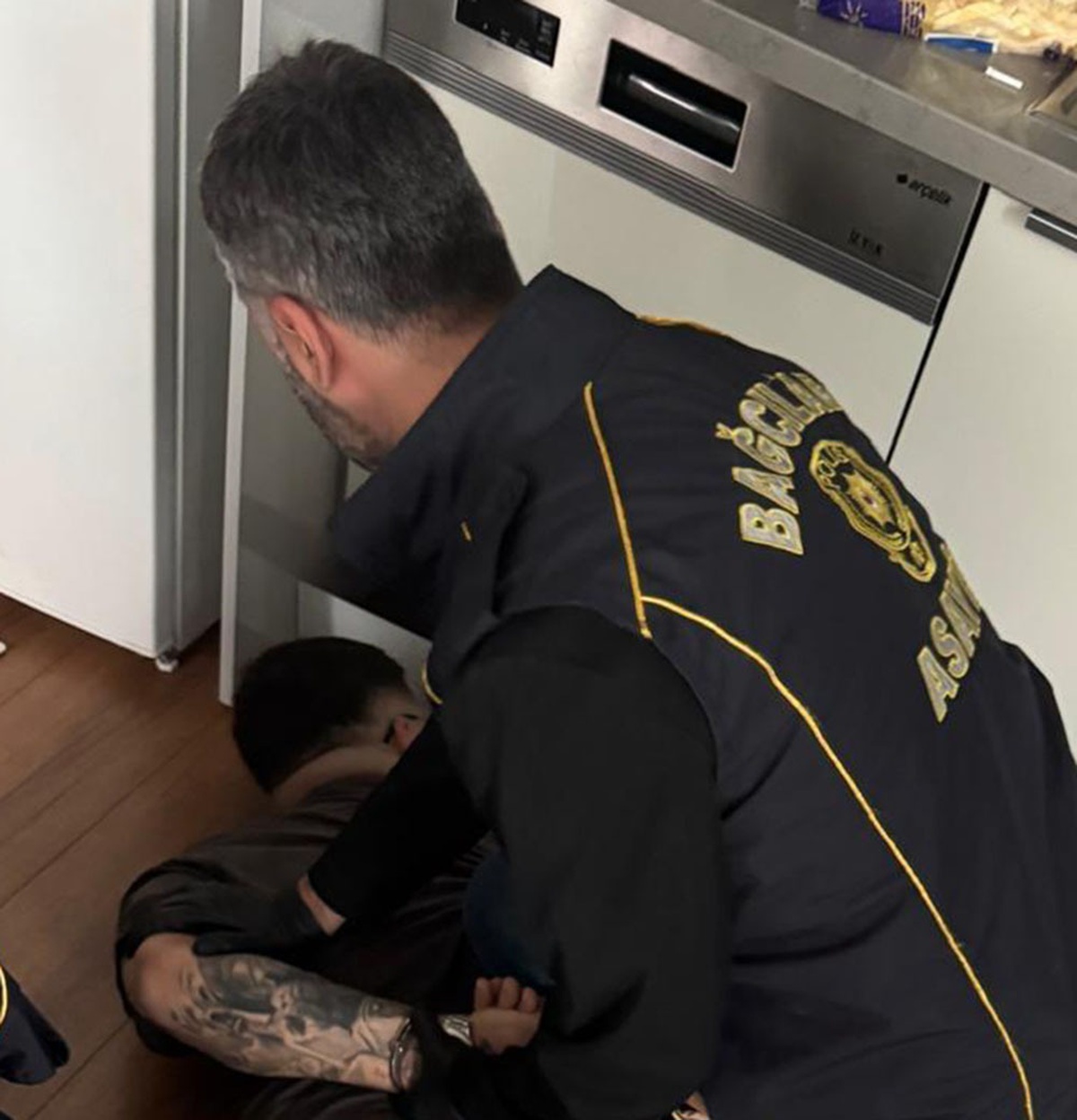 Bağcılar'da operasyonda 61 yıl 32 ay hapis cezası bulunan 7 kişi yakalandı