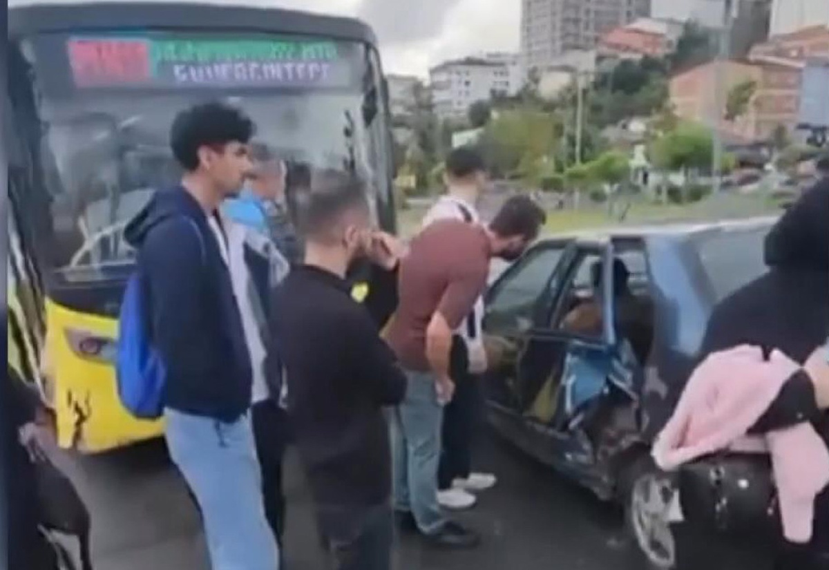 Başakşehir'de İETT otobüsü ile çarpışan otomobil bariyerlere çarptı, 3 kişi yaralandı
