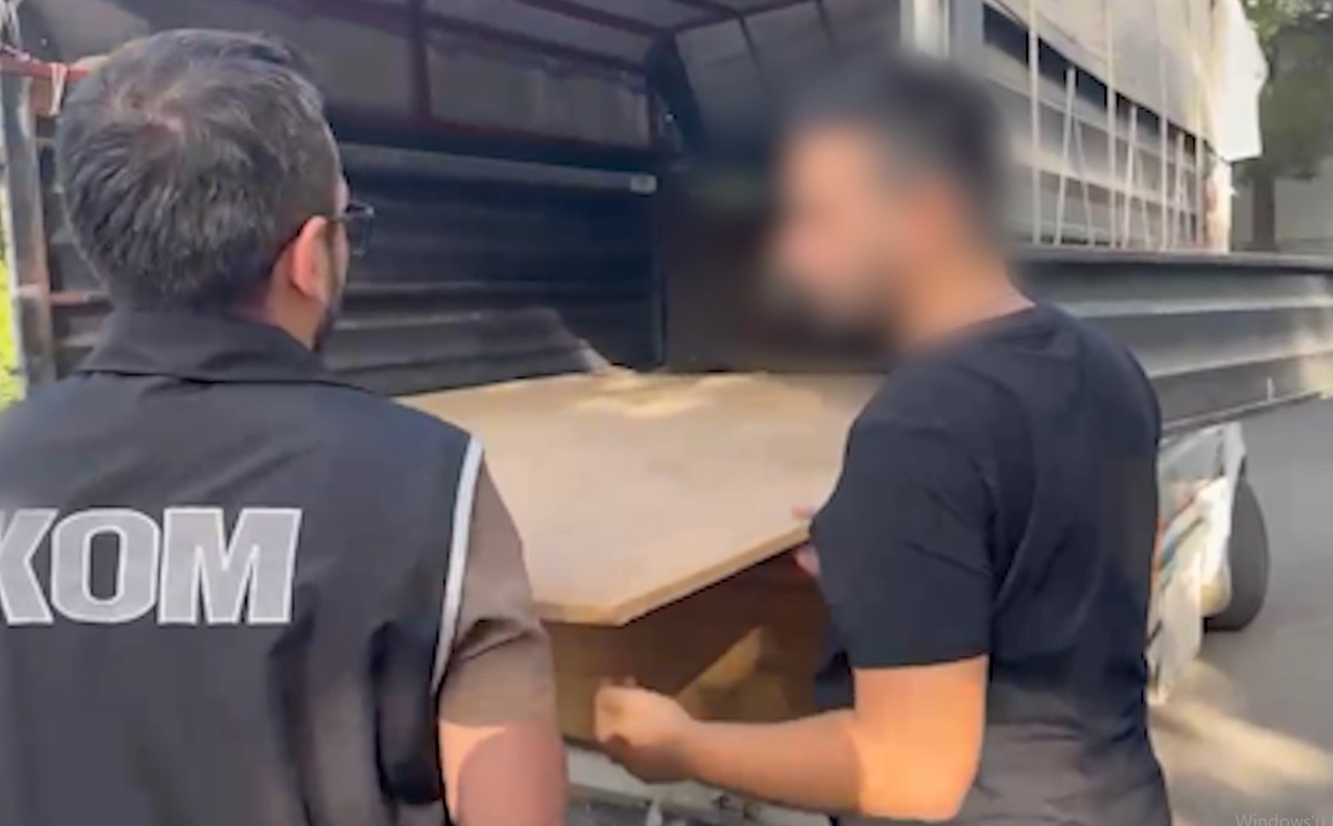 Batman'da araçta gizli bölmeye zulalanmış 18 bin 380 paket kaçak sigara ele geçirildi