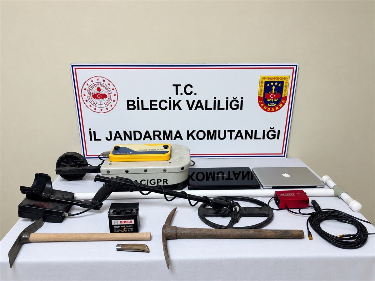 Bilecik Gölpazarı'nda fotokapanca kaydedilen kaçak kazıda 4 kişi suçüstü yakalandı