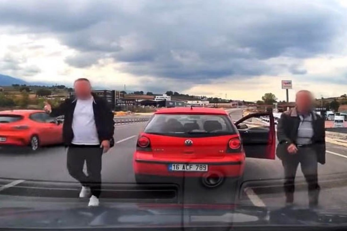 Yol kesen sürücü ve yolcuya 360 bin TL ceza! O anlar kamerada