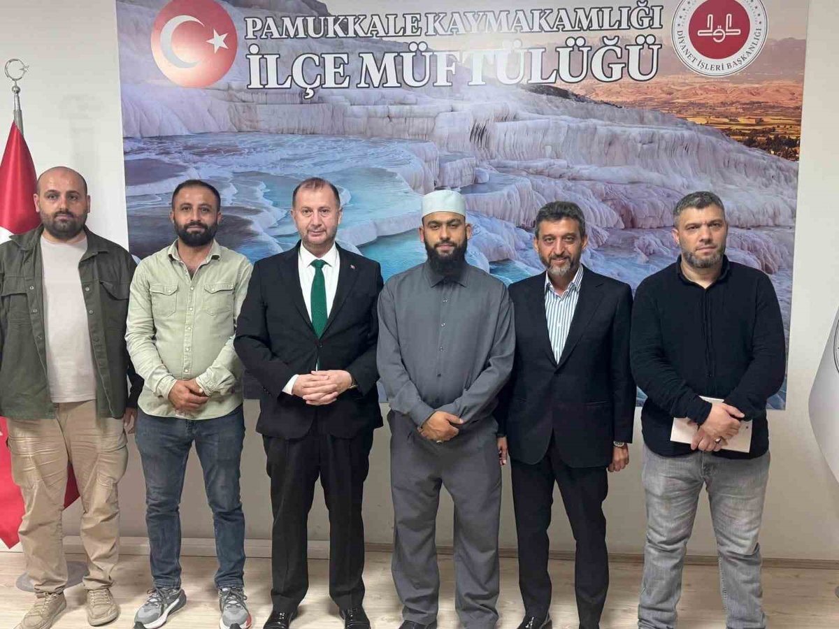 Denizli Pamukkale'de Celal Karatüre ve ekibi Hierapolis'te ilahi okudu