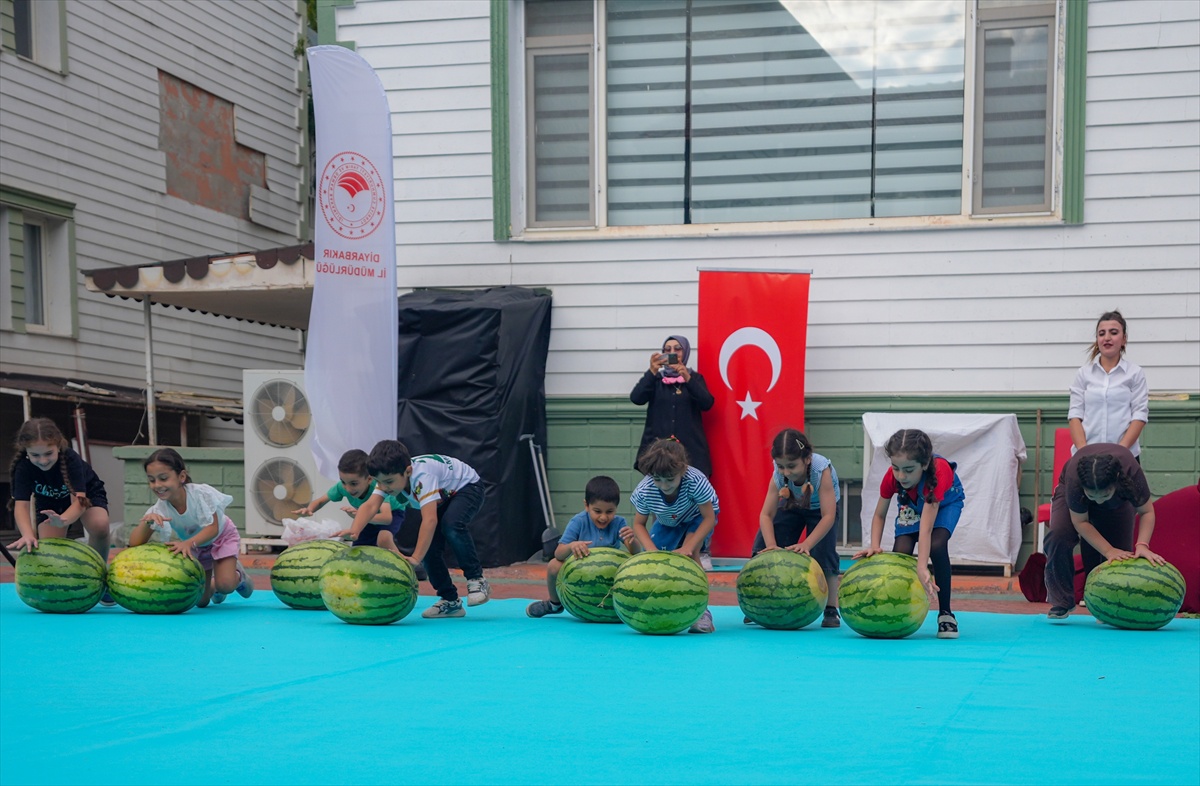 Diyarbakır'da karpuz yarışmasında Adil Aydın 47 kilo 900 gramla birinci oldu