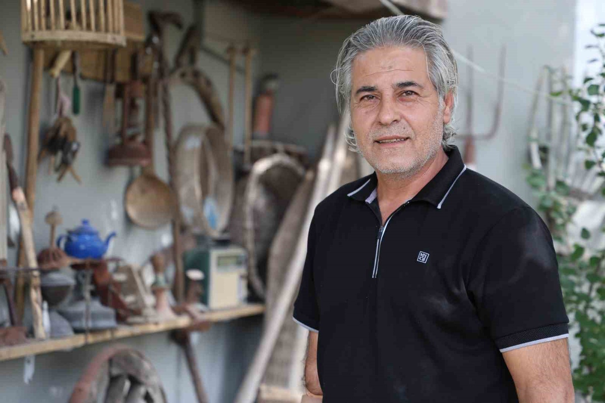 Elazığ'da Naci Demirpolat bahçesini 50-200 yıllık aletlerle müzeye çevirdi
