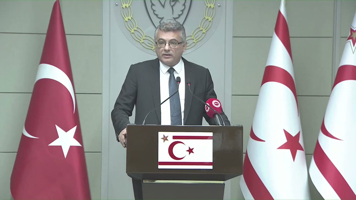 Erhürman, üçlü görüşmeyi reddetmedi, talebin Hristodulidis'ten geldiğini söyledi