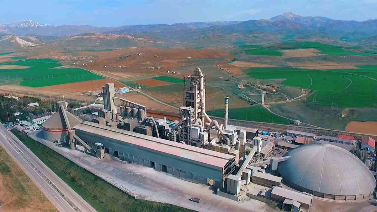 Erzurum'da 2025 vergi rekortmenleri açıklandı, kurumlar zirvesi Aşkale Çimento oldu