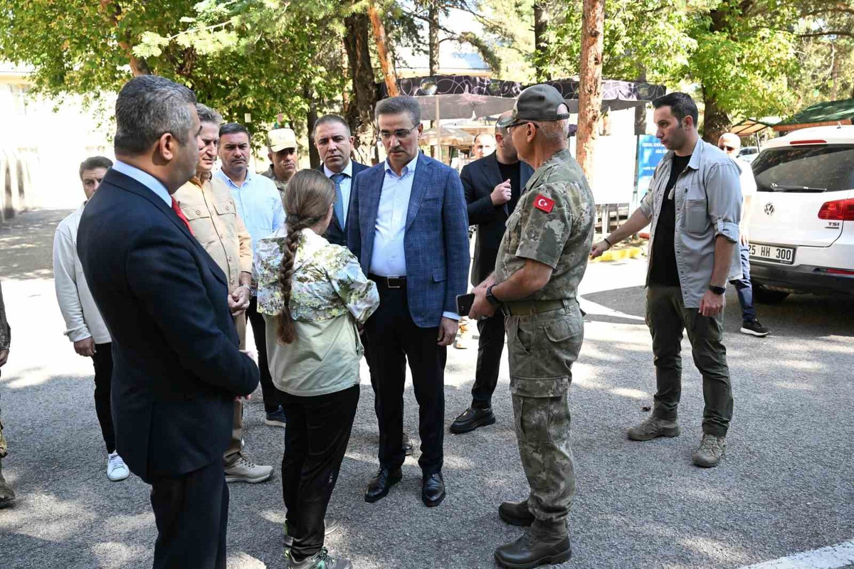 Erzurum Valisi Baruş, Erzurum Lisesi'ne devredilen Çakmak Hastanesi binasını inceledi