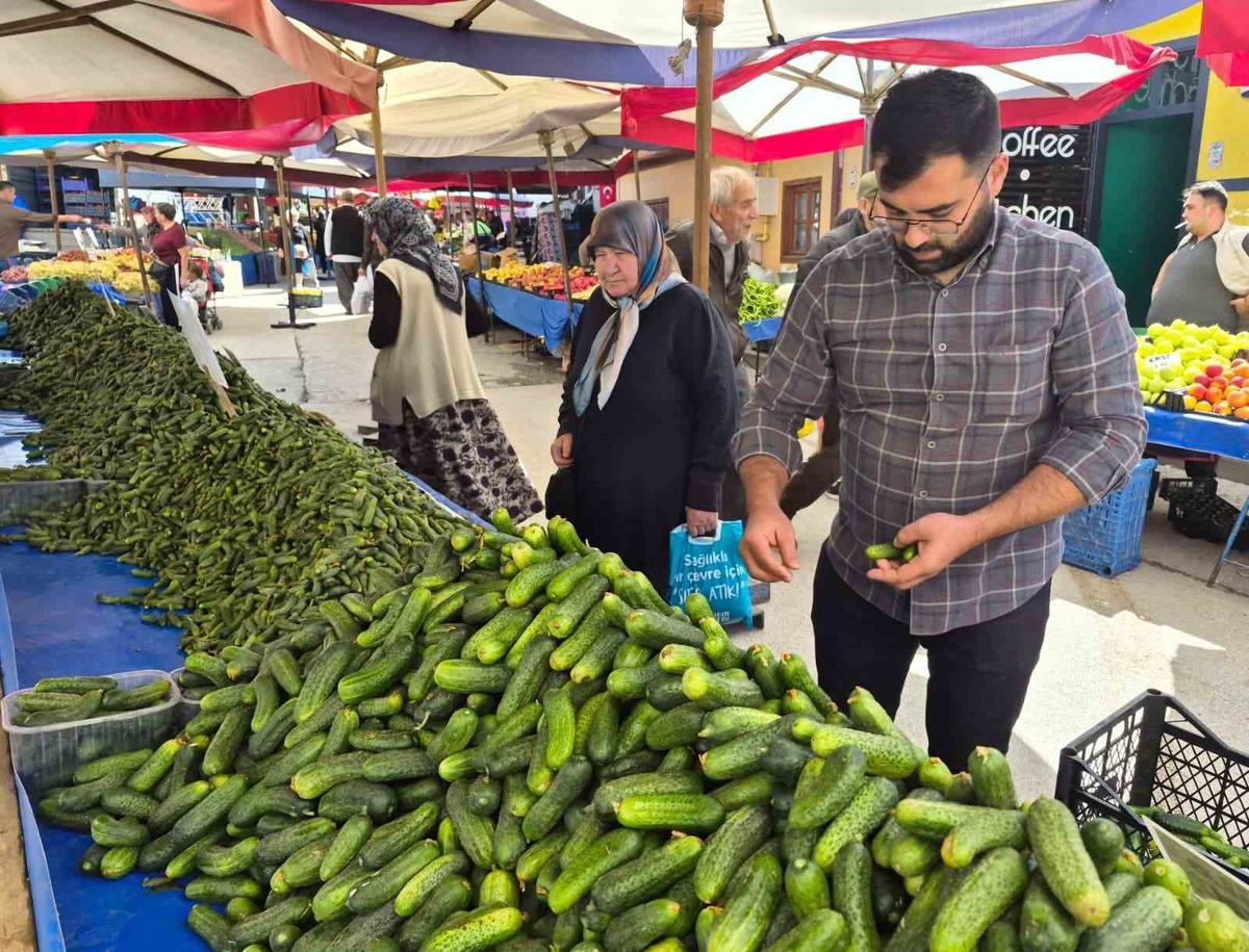 Eskişehir'de turşuluk kornişonun kilosu haftada yaklaşık 10 lira arttı, esnaf uyardı